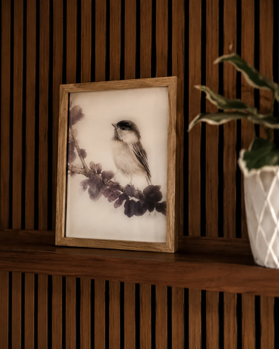 Framed bird print on a wooden shelf in the Despertares Counseling office